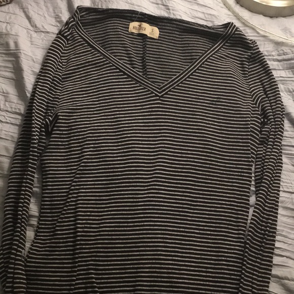 Black and White Casual Long-Sleeve Tee - Picture 2 of 4